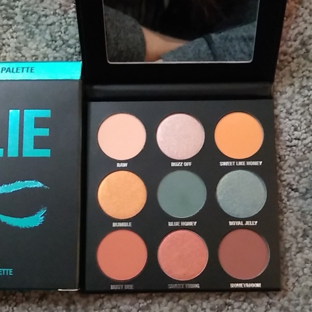 KYLIE JENNER BLUE HONEY PALLETTE
